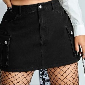 PLUS SIZE BLACK POCKET DENIM SKIRT